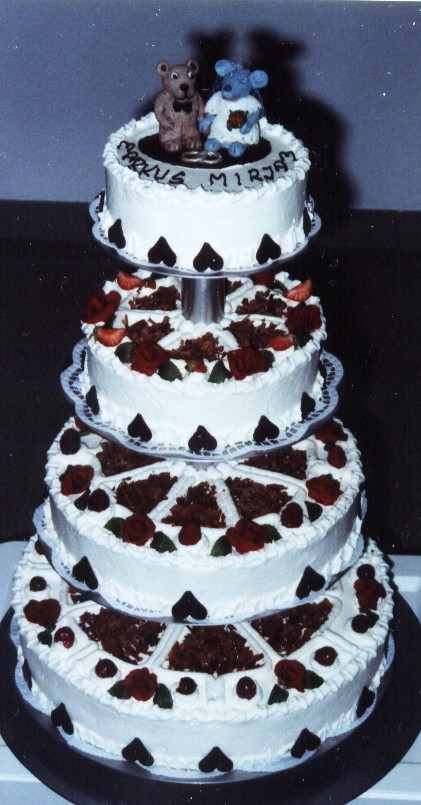 Torten Torte Hochzeit Baer Maus 4 stoeckig.jpg